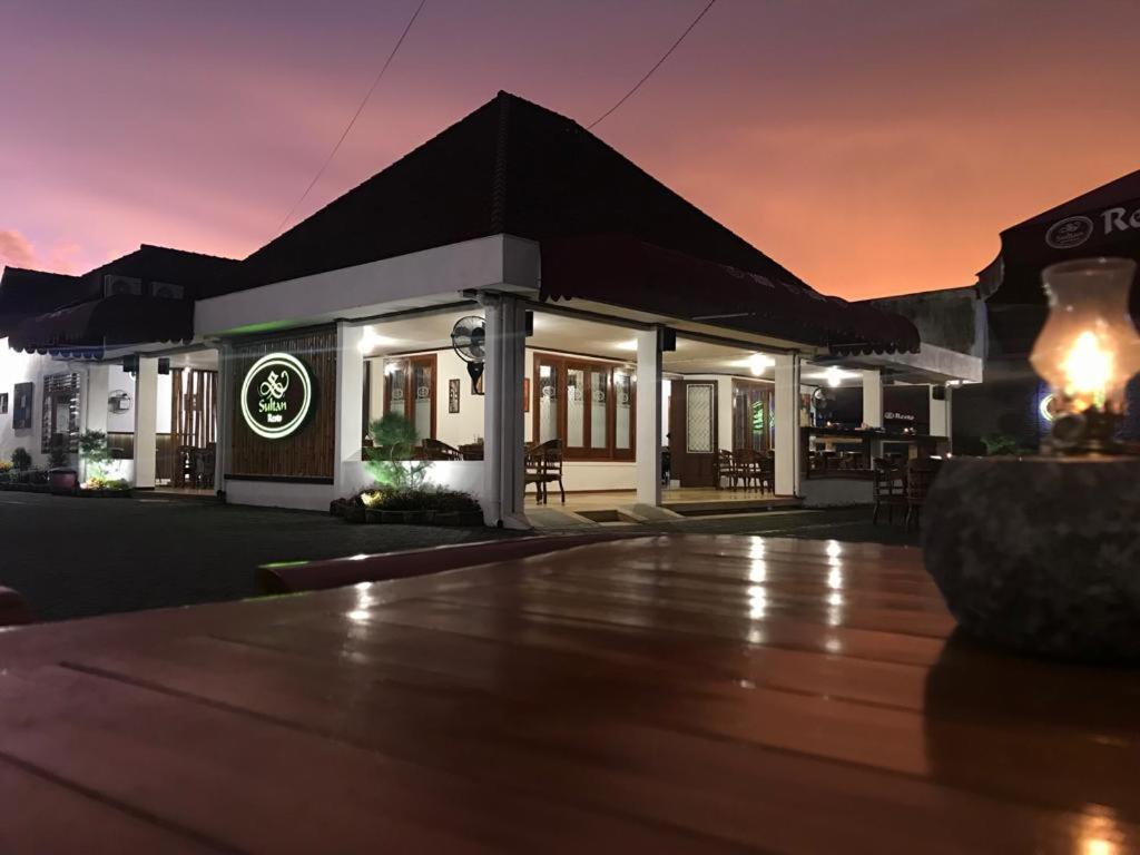 Sultan Guesthouse Тулунгагун Екстериор снимка
